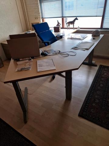 Bureau beschikbaar voor biedingen