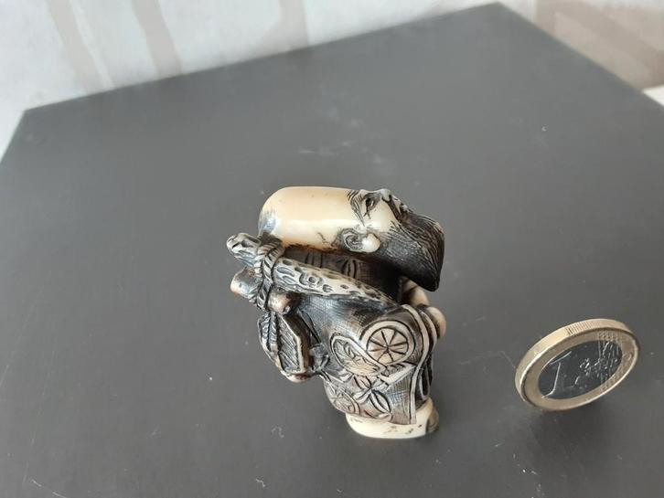 Antiek Netsuke Beeldje, Antiek en Kunst, Kunst | Beelden en Houtsnijwerken, Ophalen of Verzenden
