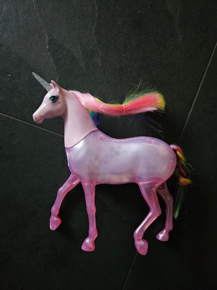 Barbie Dreamtopia Magical Lights Unicorn, Kinderen en Baby's, Speelgoed | Poppen, Zo goed als nieuw, Barbie, Ophalen of Verzenden