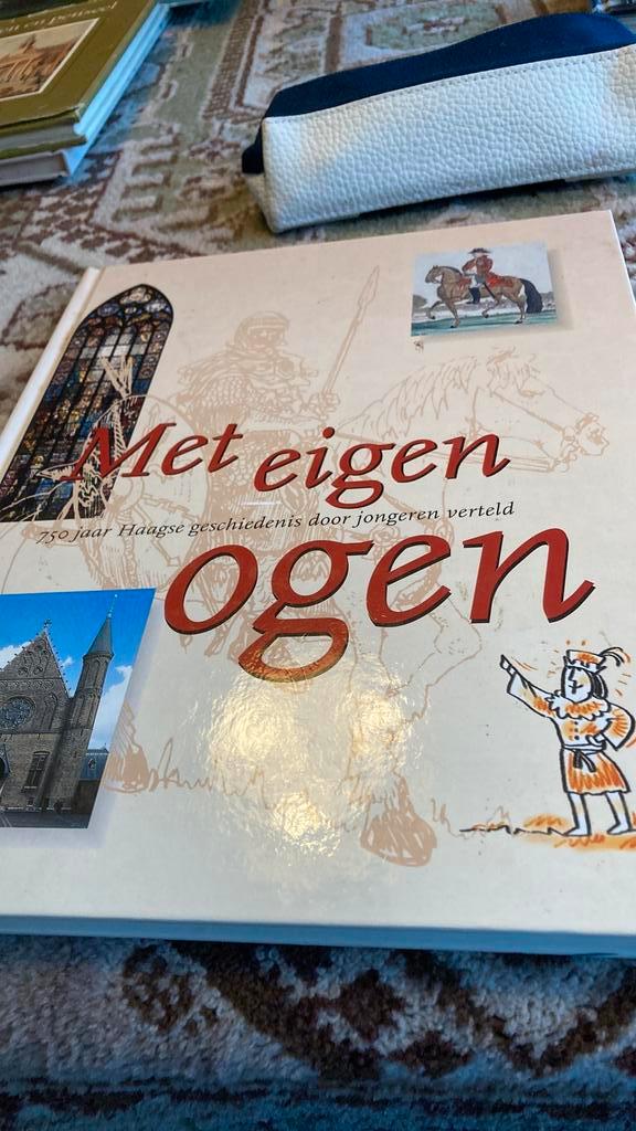 Remco Claassen - Met eigen ogen, Boeken, Geschiedenis | Stad en Regio, Zo goed als nieuw, Ophalen of Verzenden