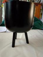 Bloempot op pootjes, Gebruikt, Rond, Ophalen of Verzenden, Aardewerk