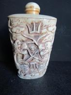 parfumflesje uitgewerkt draak been okimono, Antiek en Kunst, Ophalen of Verzenden