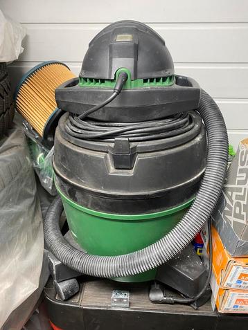 Merk vac nat en droogzuiger en bladblazer beschikbaar voor biedingen