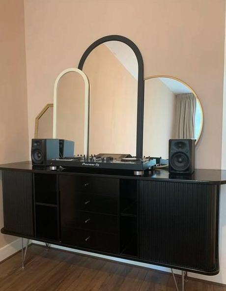Zwarte Design Sidetable Rolluik Kast Draaitafel, Huis en Inrichting, Kasten | Dressoirs, Zo goed als nieuw, 150 tot 200 cm, 25 tot 50 cm