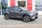 Toyota Yaris Cross Hybrid 130 Executive (bj 2024, automaat), 1195 kg, Met garantie (alle), Leder en Stof, Grijs