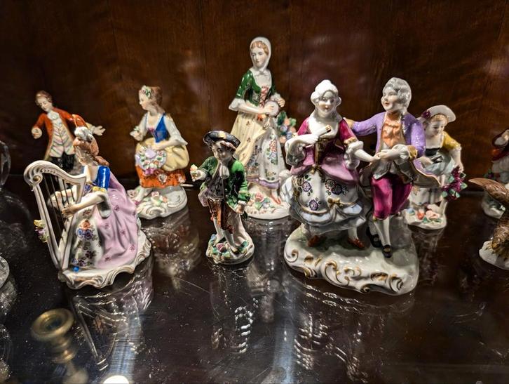 16 antieke porseleinen beeldjes €500, Antiek en Kunst, Antiek | Porselein, Ophalen