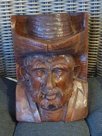 Houten Beeld: Man met Hoed beschikbaar voor biedingen