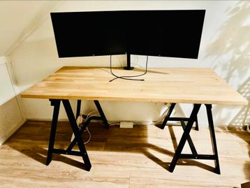 IKEA bureautafel – massief houten blad zwarte schragen beschikbaar voor biedingen