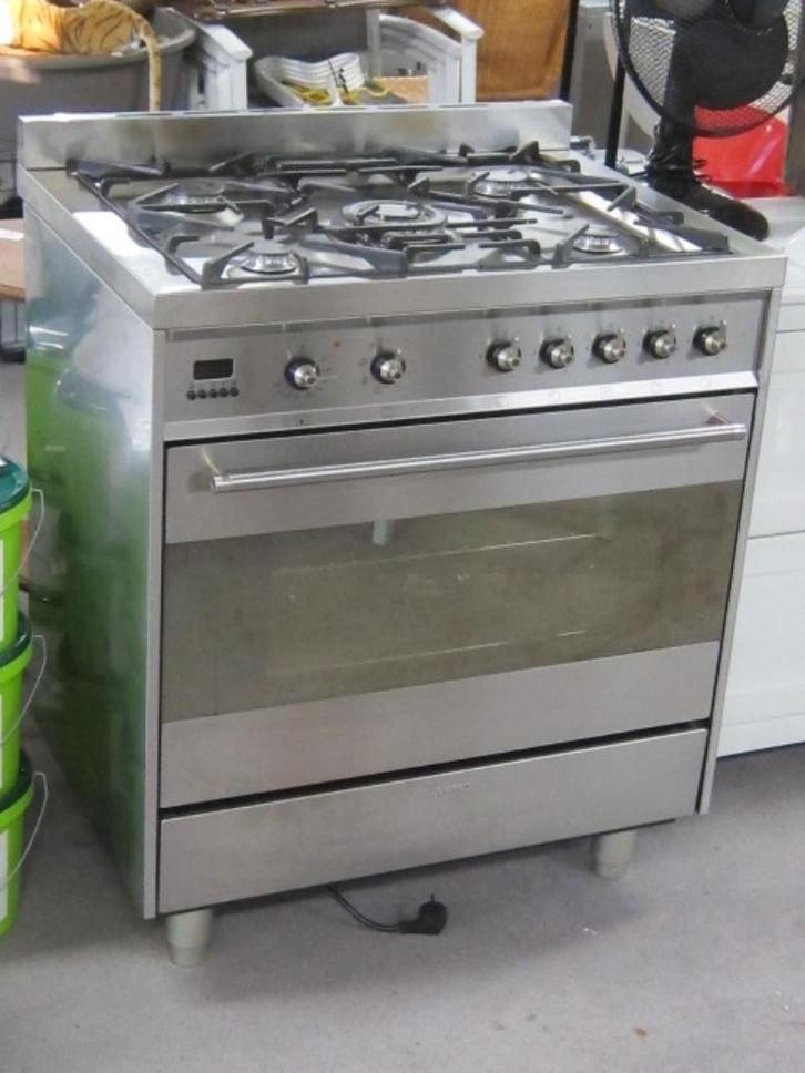 Smeg rvs fornuis - 5 pits met oven, Witgoed en Apparatuur, Fornuizen, Zo goed als nieuw, Vrijstaand, Gas, 5 kookzones of meer