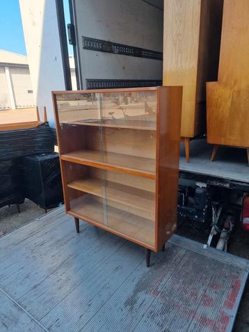 Vintage vitrinekast jaren 60  beschikbaar voor biedingen