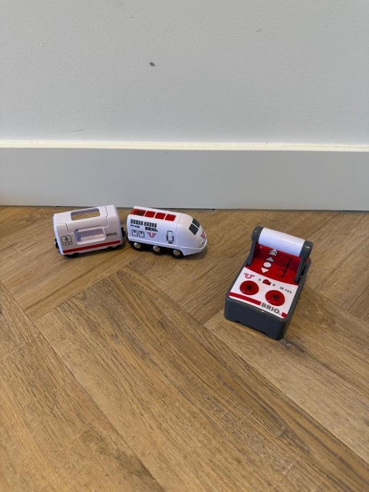 Heel goed wit Brio houten trein RC Travel train 33510, Kinderen en Baby's, Speelgoed | Houten speelgoed, Zo goed als nieuw, Ophalen of Verzenden
