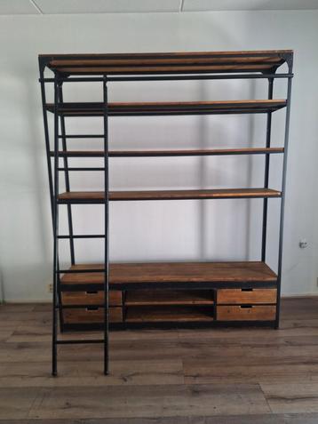 Industriële Boekenkast / Wandkast