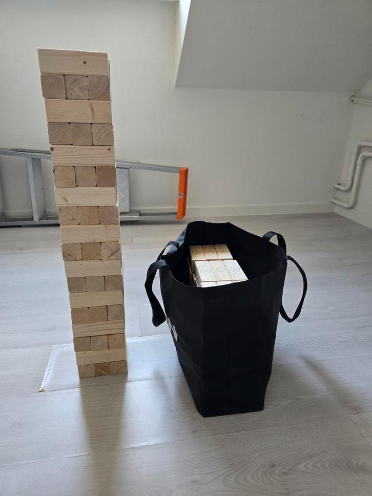 Jenga XL te huur, Hobby en Vrije tijd, Gezelschapsspellen | Bordspellen, Zo goed als nieuw, Een of twee spelers, Drie of vier spelers