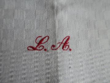 Antieke doek blokpatroon hand geborduurd monogram izgst beschikbaar voor biedingen