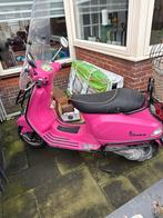 Roze vespa, Fietsen en Brommers, Snorfietsen en Snorscooters, Ophalen, Gebruikt, Benzine, Vespa