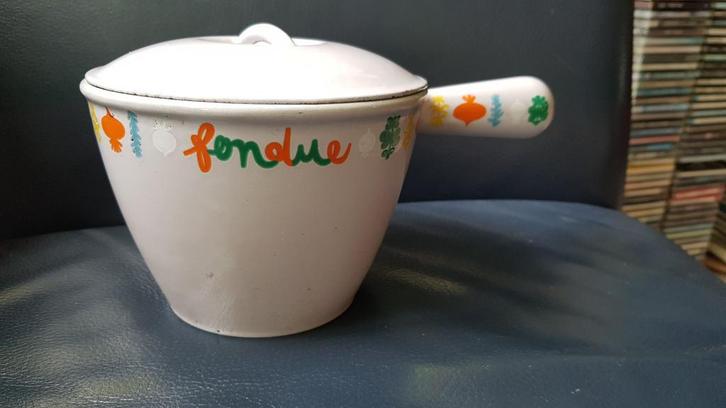 2x Le Creuset gietijzeren saus-fonduepan 16cm, Huis en Inrichting, Keuken | Potten en Pannen, Zo goed als nieuw, Koekenpan of Braadpan