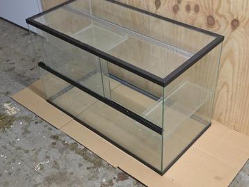 Terrarium van glas met ventilatie strip 80x40x50 beschikbaar voor biedingen