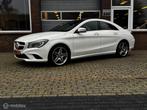 Mercedes CLA klasse 200 AUT LEDER/PANO/AIRCO/CRUISE/NAVI, Auto's, Gebruikt, Euro 6, 715 kg, Wit