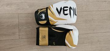 Bokshandschoenen Venum maat 14-oz beschikbaar voor biedingen