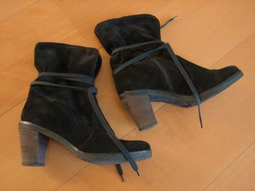 Zwart suede warme laarsjes met of zonder omslag MOCCIO 37 beschikbaar voor biedingen