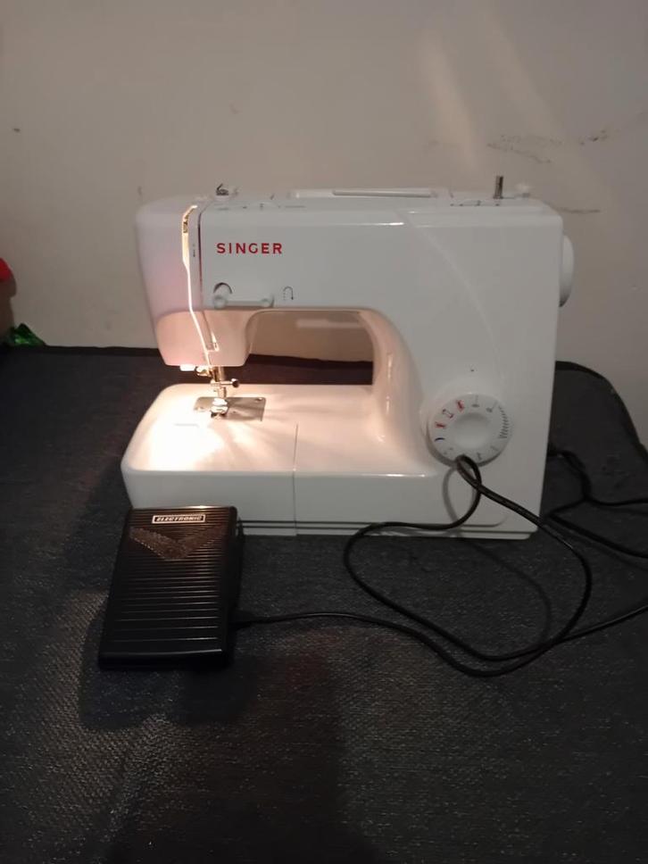 Singer 1507 naaimachine nieuw..., Hobby en Vrije tijd, Naaimachines en Toebehoren, Naaimachine, Singer, Ophalen of Verzenden