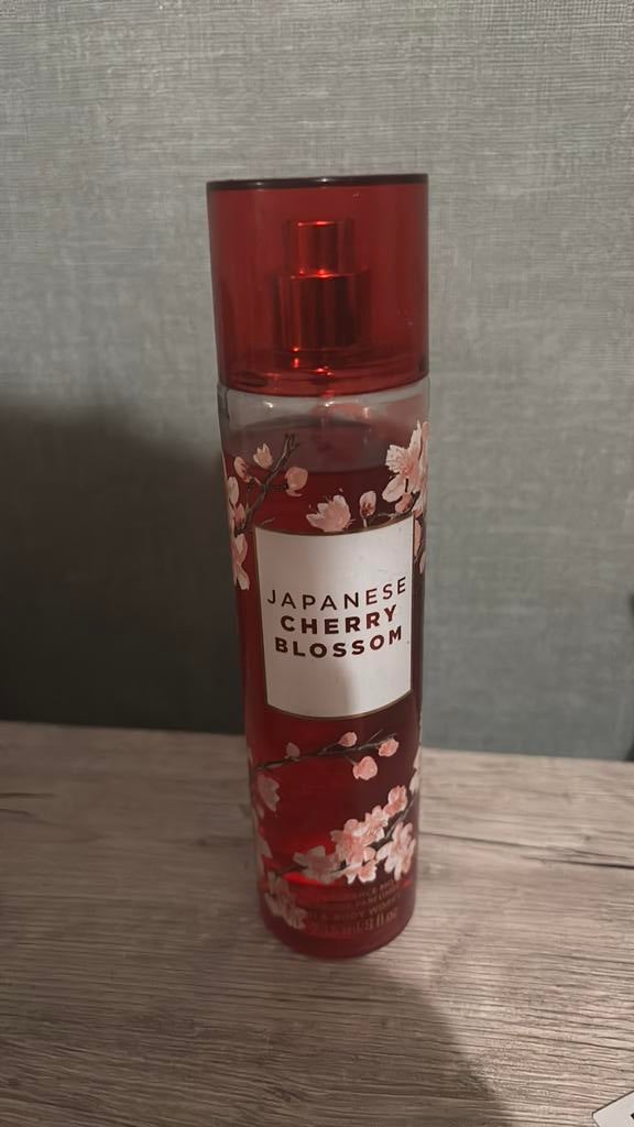 Bath & Body Works Japanese Cherry Blossom Mist, Ophalen of Verzenden, Zo goed als nieuw