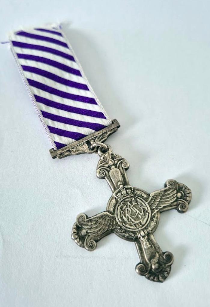 Medaille GB Distinguished Flying Cross (DFC), Verzamelen, Militaria | Algemeen, Luchtmacht, Lintje, Medaille of Wings, Engeland