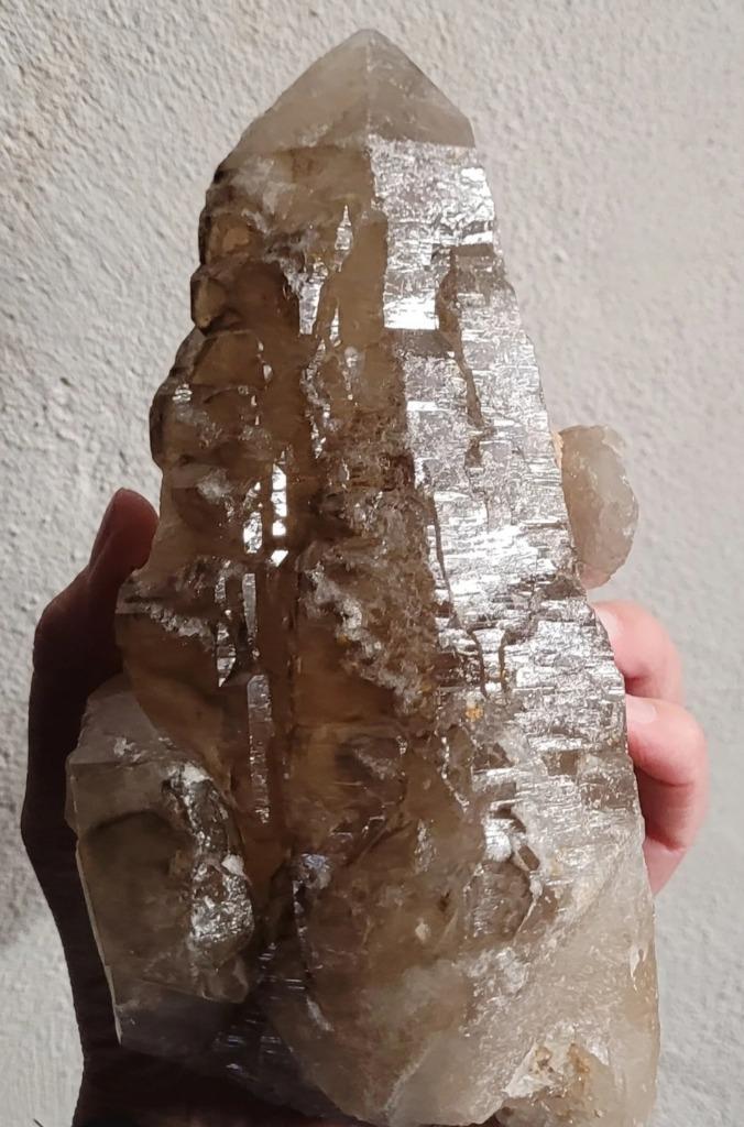 Prachtige Kathedraalkwarts rookkwarts lichtwerker 1.2 kilo, Verzamelen, Mineralen en Fossielen, Mineraal, Verzenden