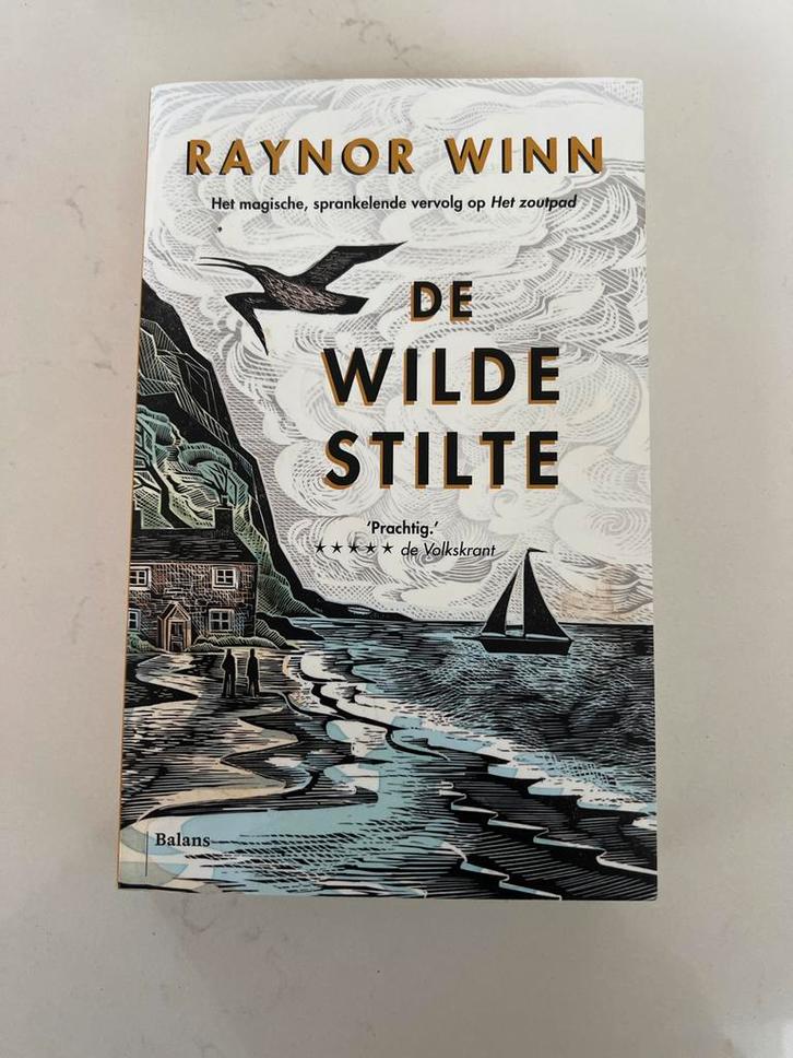 De Wilde Stilte - Raynor Winn, Boeken, Romans, Zo goed als nieuw, Nederland, Ophalen of Verzenden