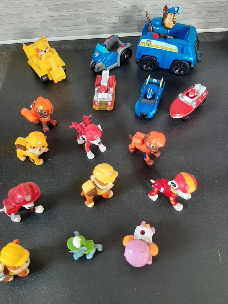 Paw Patrol voertuigen en verschillende poppetjes z.de foto's, Kinderen en Baby's, Speelgoed | Speelgoedvoertuigen, Zo goed als nieuw