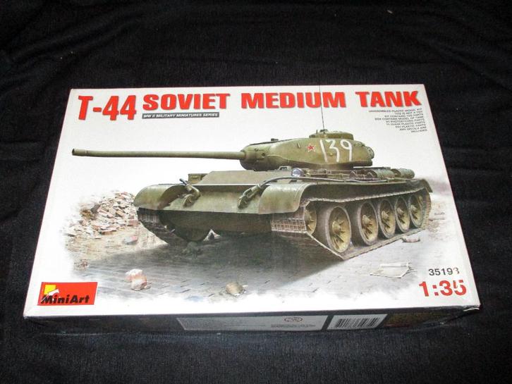 D-137,MINIART 1-35,NO,35193,Soviet Medium Tank T-44 with Int, Hobby en Vrije tijd, Modelbouw | Auto's en Voertuigen, Nieuw, Overige typen