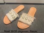 Nieuwe slippers. Maat 38/39 ongeveer., Ophalen of Verzenden, Nieuw, Slippers