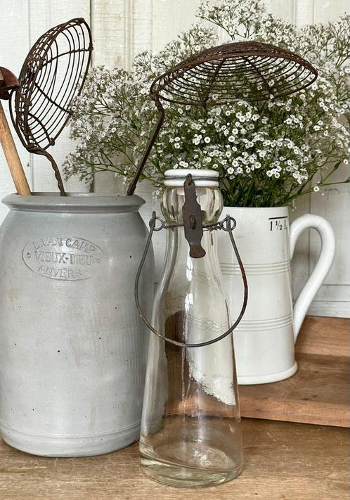 Brocante oude Franse melkfles met porseleinen dop, Antiek en Kunst, Curiosa en Brocante, Ophalen of Verzenden