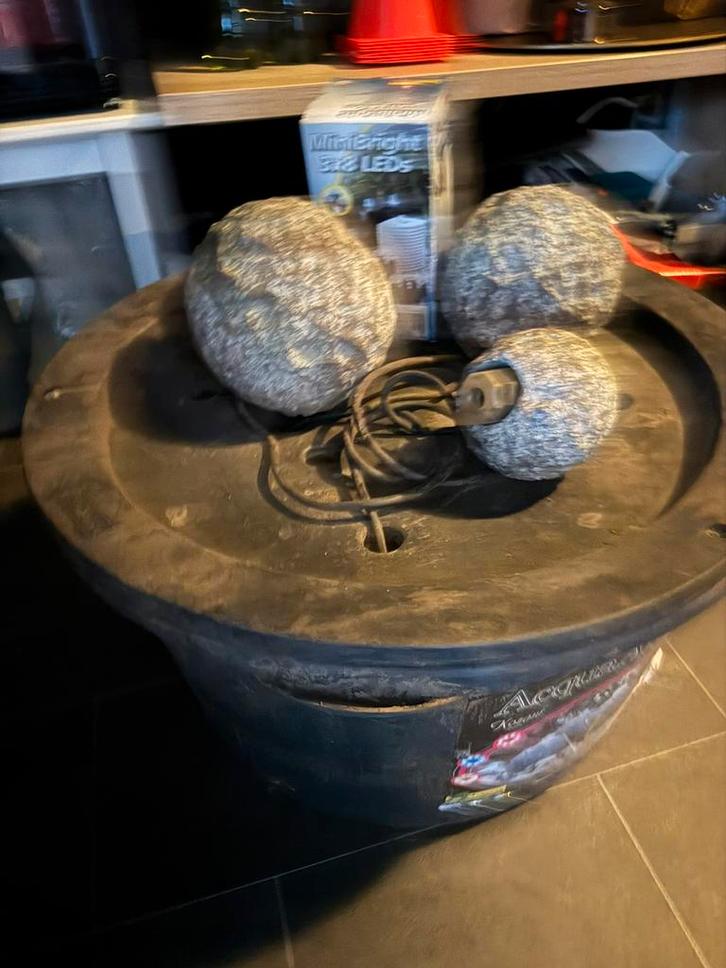 Aqua Arte waterornament Kozani fontein - 3 bollen van steen., Tuin en Terras, Waterpartijen en Fonteinen, Zo goed als nieuw, Waterornament