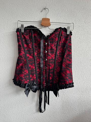 Vintage bordeaux rood korset met zwart kanten details beschikbaar voor biedingen