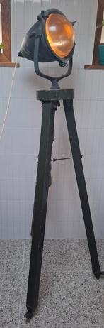 Industriële vintage lamp van koper op oud statief, Huis en Inrichting, Lampen | Vloerlampen, Ophalen, 150 tot 200 cm