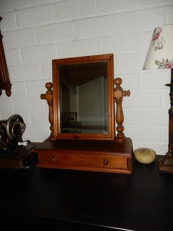 Brocante kaptafel spiegel beschikbaar voor biedingen