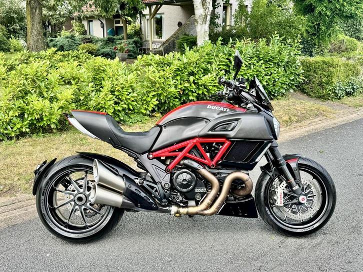 Ducati Diavel Carbon 1200 ABS•TCR•Öhlins 2016, Motoren, Motoren | Ducati, Bedrijf, Toermotor, meer dan 35 kW, ABS, LED Verlichting
