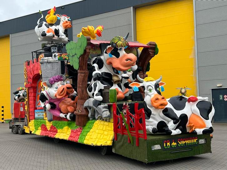 Prijswinnende Praalwagen - Koeien Thema, Hobby en Vrije tijd, Feestartikelen, Gebruikt, Versiering, Carnaval, Ophalen