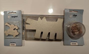 Keith Haring paperweight, paperclip en magneet beschikbaar voor biedingen