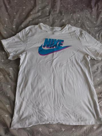 Wit Nike t-shirt maat M beschikbaar voor biedingen