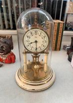 Klok mooie oude stolp klok pendule glazen stolp klok, Ophalen of Verzenden