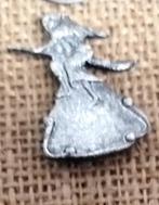 Zilverkl. dik metalen vintage speld sprookjes of heks, Verzamelen, Speldjes, Pins en Buttons, Verzenden, Zo goed als nieuw