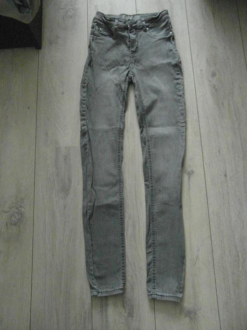 Amisu - Grijze skinny mid waist jeans - 25, Kleding | Dames, Spijkerbroeken en Jeans, Gedragen, W27 (confectie 34) of kleiner