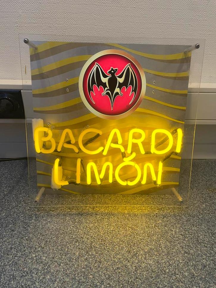 Bacardi Limon Neon Reclamebord Vintage, Antiek en Kunst, Antiek | Lampen, Ophalen