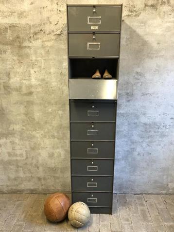 Roneo vintage industriele kleppenkast schoenenkast Frankrijk beschikbaar voor biedingen
