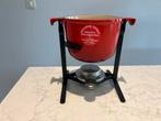 Le Creuset Fondue Set La Mama - Kersenrood, Gietijzer, Ophalen of Verzenden, Zo goed als nieuw, Keramische plaat
