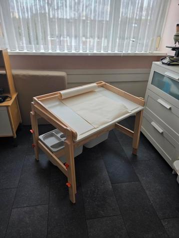 Kindertafel en stoel beschikbaar voor biedingen