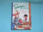 Zweeds kinderboek: Saga-Sagor: Bananbus, finskor och ...., Ophalen of Verzenden, Zo goed als nieuw, Josefine Sundström, Fictie algemeen