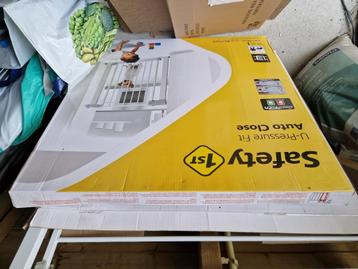2 Safety 1st traphek + 2 28 cm extensie – nieuw in doos beschikbaar voor biedingen